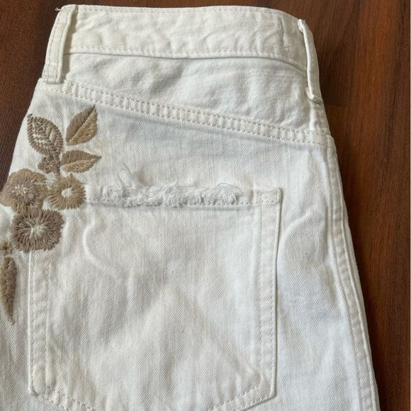 Abercrombie & Fitch White Mini Skirt with Tan Floral Embroidery - Picture 9 of 9